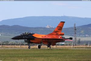 F-16, Čachtický Hrad a Javorina
