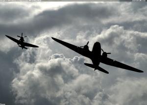 Douglas C-47A Dakota 3 a Supermarine 389 Spitfire PR19