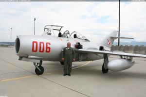 Licencyjny Myšliwiec Lim-2 s pilotem v TN