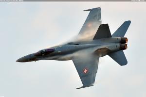 Hornet si vytvára vlastné oblaky
