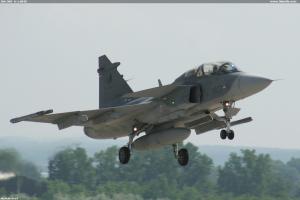 JAS-39D  tr.č.9820